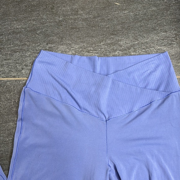 High-rise super flares with rib detailing on the flare - Picture 2 of 6